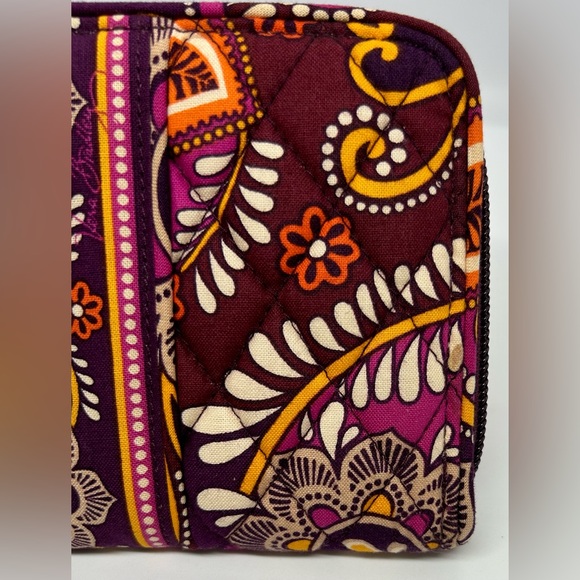 Vera Bradley Zippered Clutch Wallet in Retired Pattern “Safari Sunset.” - Picture 5 of 5